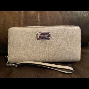 Michael Kors Jet Set wallet